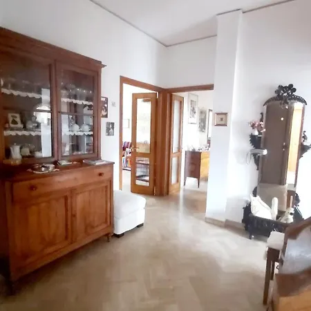 Jf Yellow - Ideal Location Away From The Crowds And Close To The Tramline Stop - Only Female Guests Or Couples Florencie