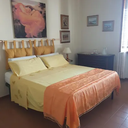 Ubytování v soukromí Jf Yellow - Ideal Location Away From The Crowds And Close To The Tramline Stop - Only Female Guests Or Couples Florencie