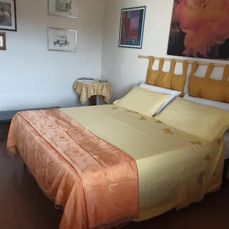 Jf Yellow - Ideal Location Away From The Crowds And Close To The Tramline Stop - Only Female Guests Or Couples Florencie